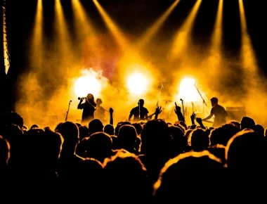 Αυτό είναι το συγκρότημα που πέθανε πάνω στην σκηνή σε μόλις 10 δευτερόλεπτα (βίντεο)